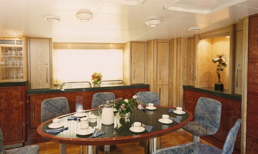 Elisabeth 27m Dining Room