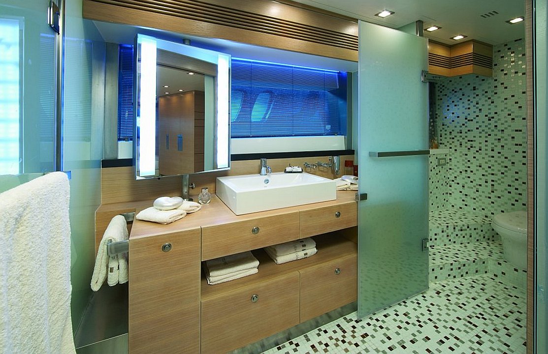 ENZO BLUE bathroom